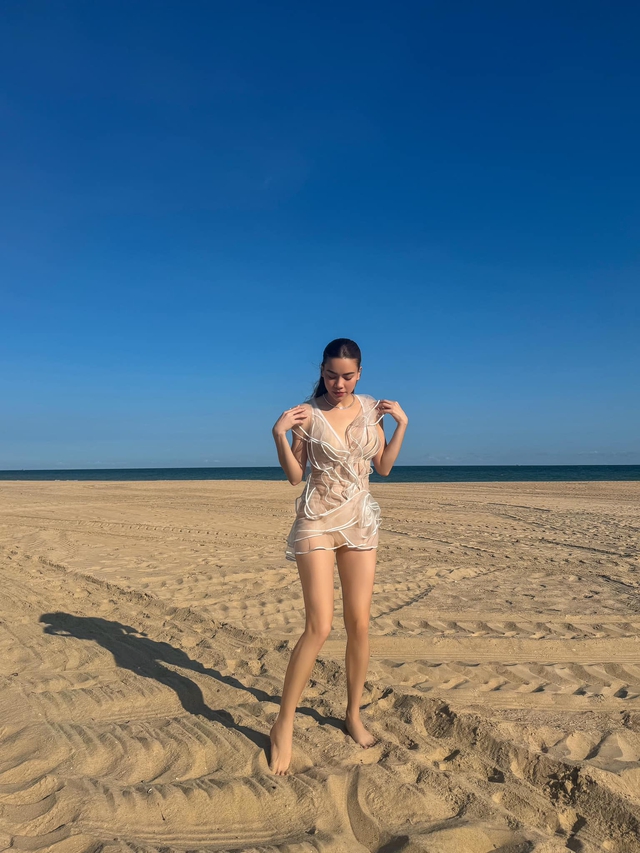 Hồ Ngọc Hà, Hương Giang, Thúy Ngân quyến rũ với áo tắm
