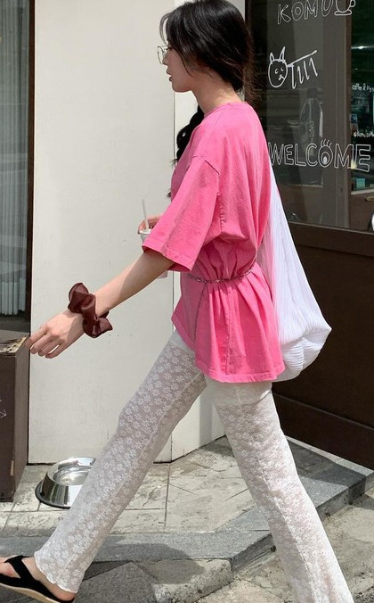 Nàng blogger Hàn mê váy áo tông hồng, diện đẹp suốt hè không "ô dề" hay sến súa
