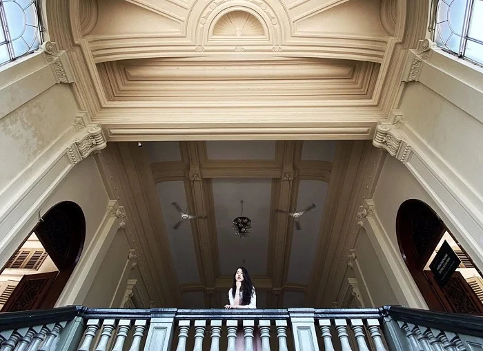 Cầu thang và hành lang trong bảo tàng Thành phố Hồ Chí Minh là background lên hình xuất sắc (Nguồn ảnh: lean281296)