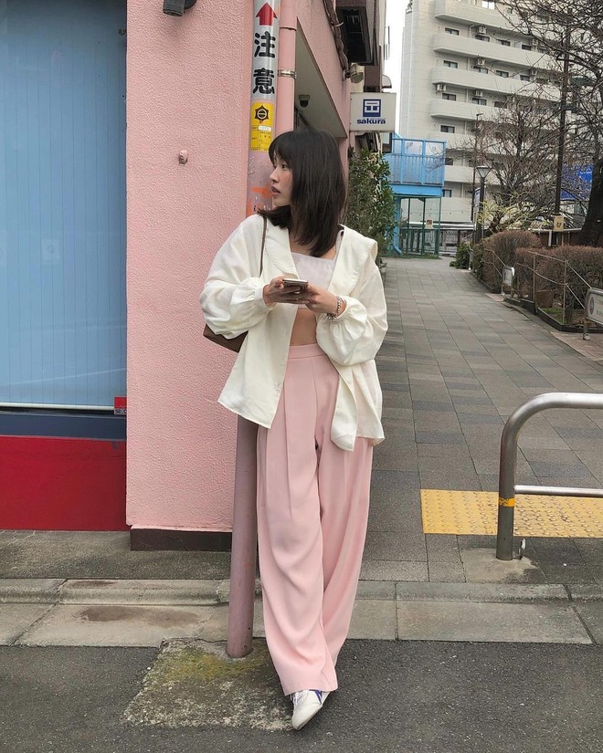 Nàng blogger Hàn mê váy áo tông hồng, diện đẹp suốt hè không "ô dề" hay sến súa