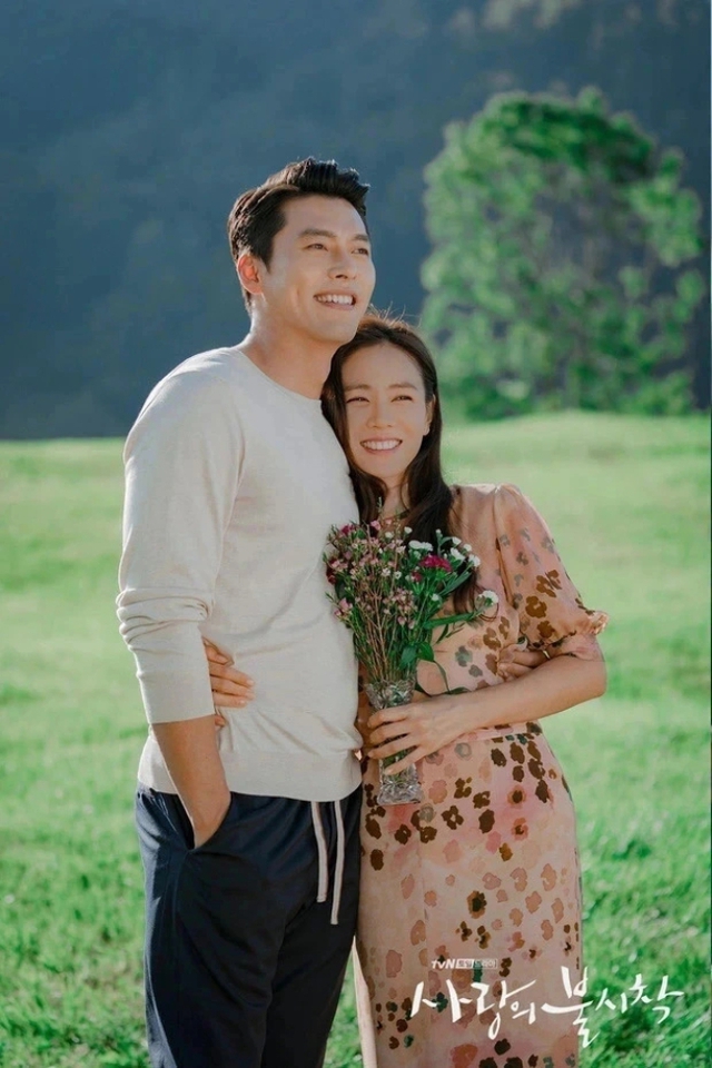 Hyun Bin tự đăng loạt ảnh tình cảm với Son Ye Jin trên tài khoản 3 triệu follow, thu hút 6 vạn tương tác?