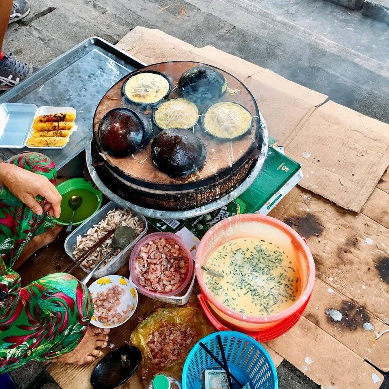 Món Bánh Căn ăn vặt nổi tiếng ở Phan Thiết: Luôn đông nghịt khách