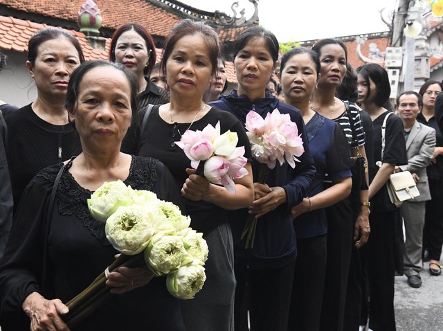 Người dân quê nhà Tổng Bí thư Nguyễn Phú Trọng rơi nước mắt suốt thời gian xếp hàng chờ viếng