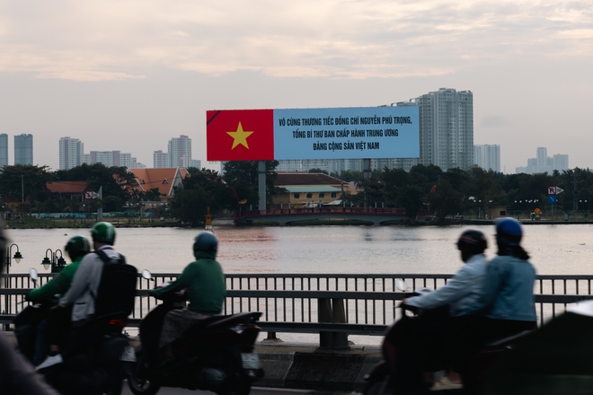 TP.HCM trầm lắng trong ngày đầu Quốc tang Tổng Bí thư Nguyễn Phú Trọng