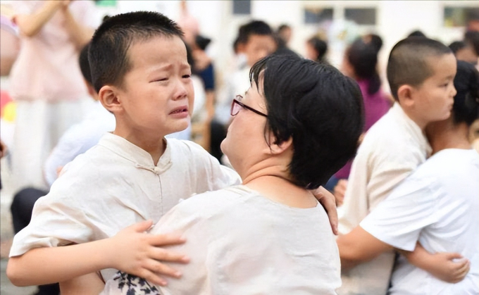 Chỉ cần nhìn vào 3 biểu hiện này của con là biết ngay bố mẹ đang hạnh phúc hay bất ổn, muốn che giấu cũng không được