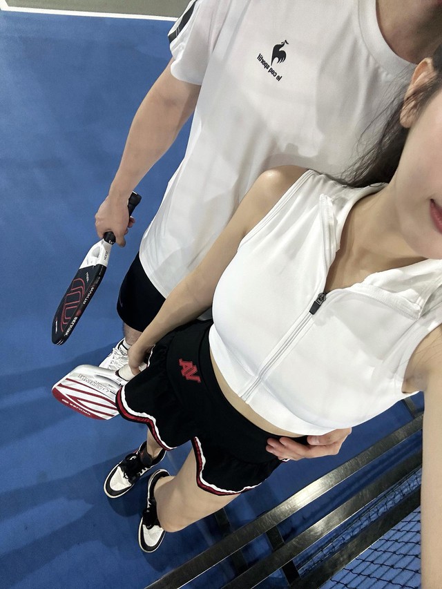 Danh tính "chị đẹp" 2k1 rủ người yêu hẹn hò trên sân pickleball gây sốt- Ảnh 8.