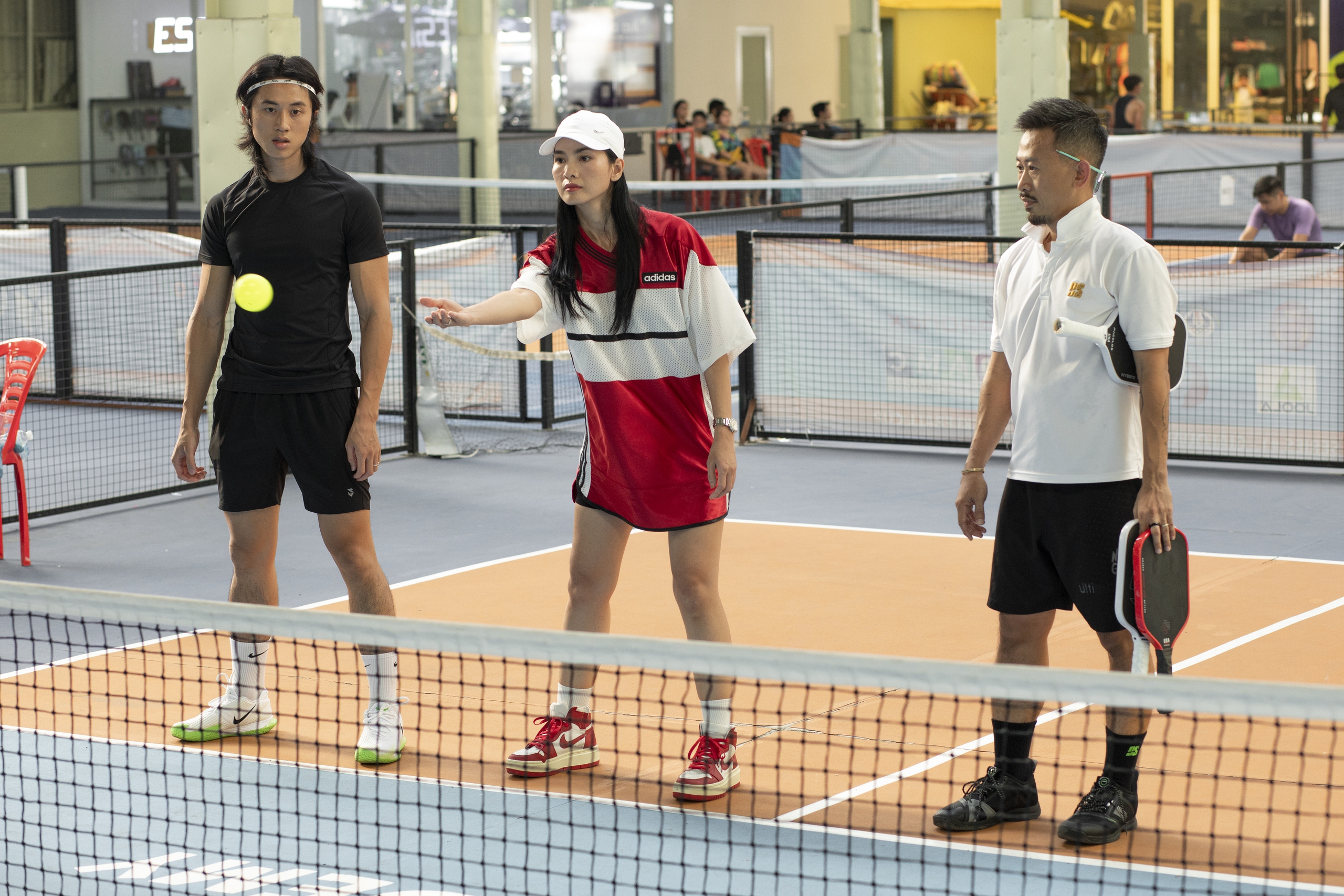 Dàn hậu Vbiz đọ mặt mộc trên sân pickleball, 1 sao nữ xuất hiện bên tình tin đồn kém 13 tuổi- Ảnh 1.