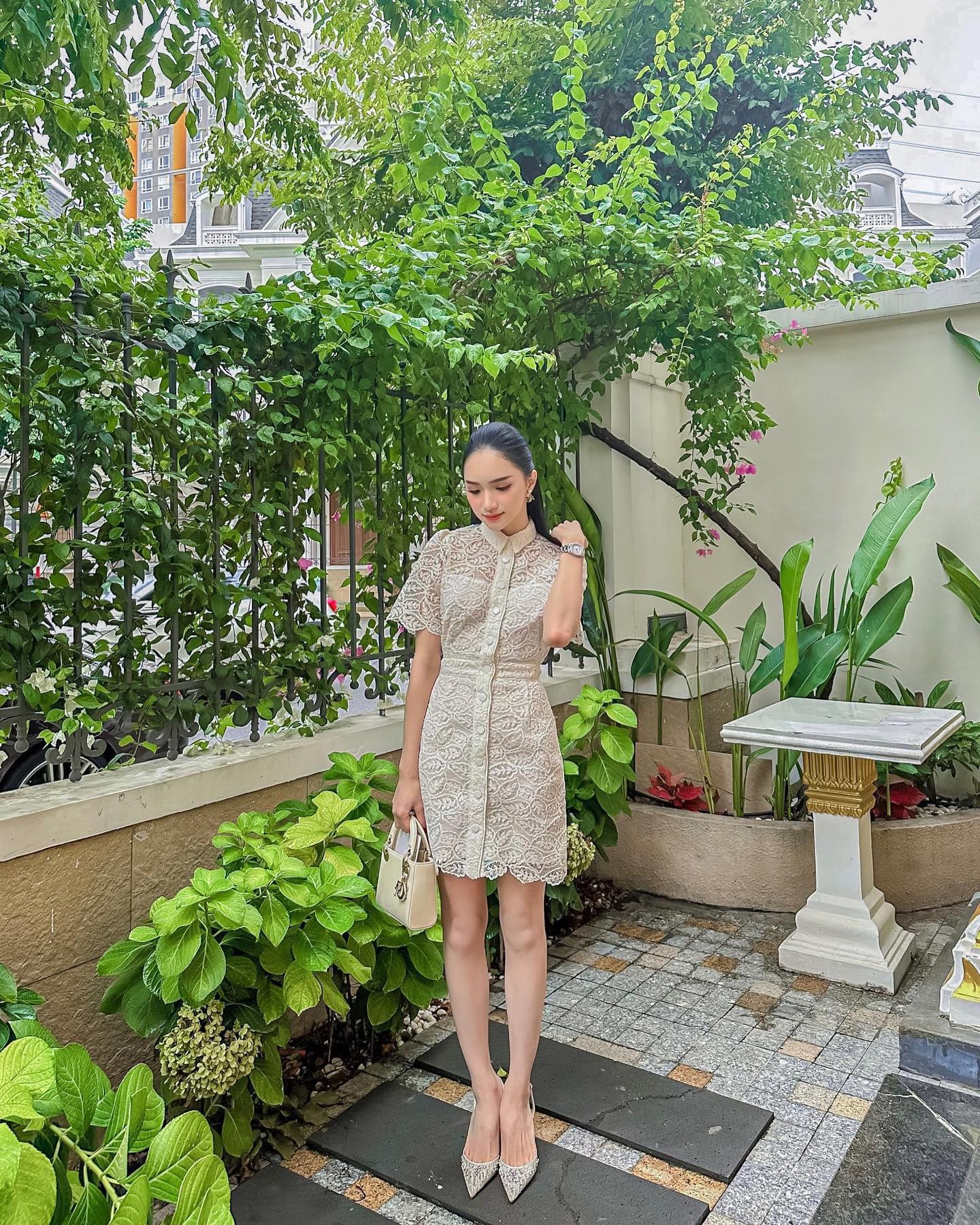 Street style đẹp từ hè sang thu của giám khảo Miss Universe Vietnam 2024- Ảnh 6.