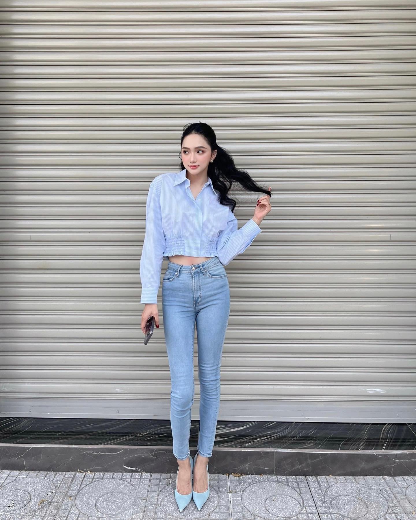 Street style đẹp từ hè sang thu của giám khảo Miss Universe Vietnam 2024- Ảnh 7.