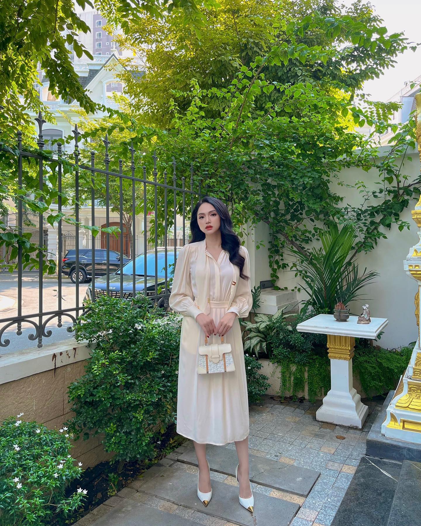 Street style đẹp từ hè sang thu của giám khảo Miss Universe Vietnam 2024- Ảnh 9.