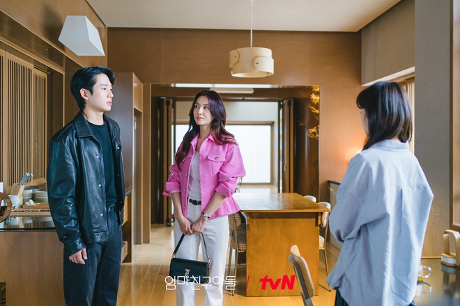 Tình cũ của Jung Hae In 40 vẫn trẻ đẹp, "đóng băng" nhan sắc chỉ với 3 việc- Ảnh 2.