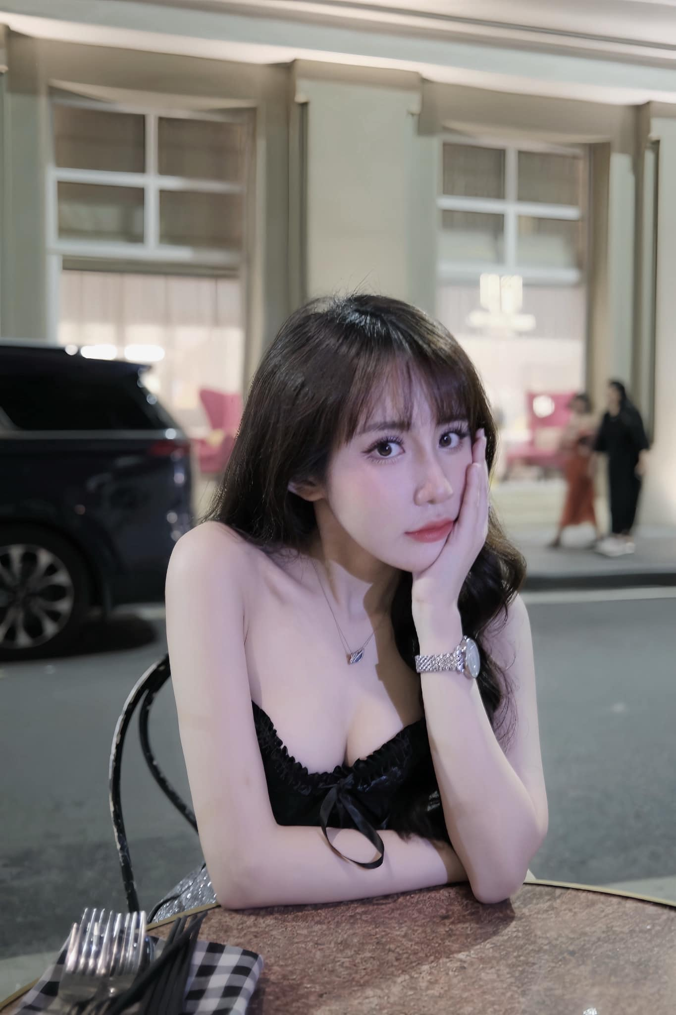 Hot girl bi-a "xả ảnh" khoe vóc dáng, nóng bỏng khó rời mắt