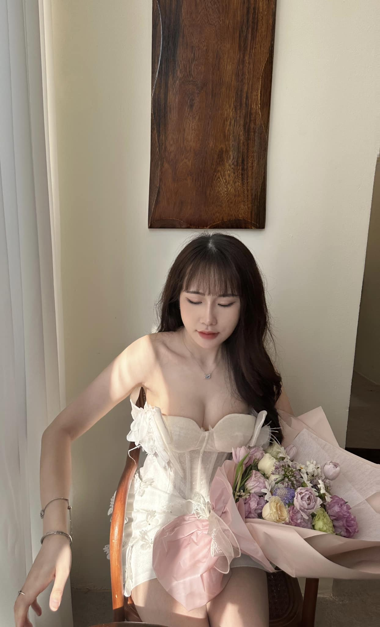 Hot girl bi-a "xả ảnh" khoe vóc dáng, nóng bỏng khó rời mắt