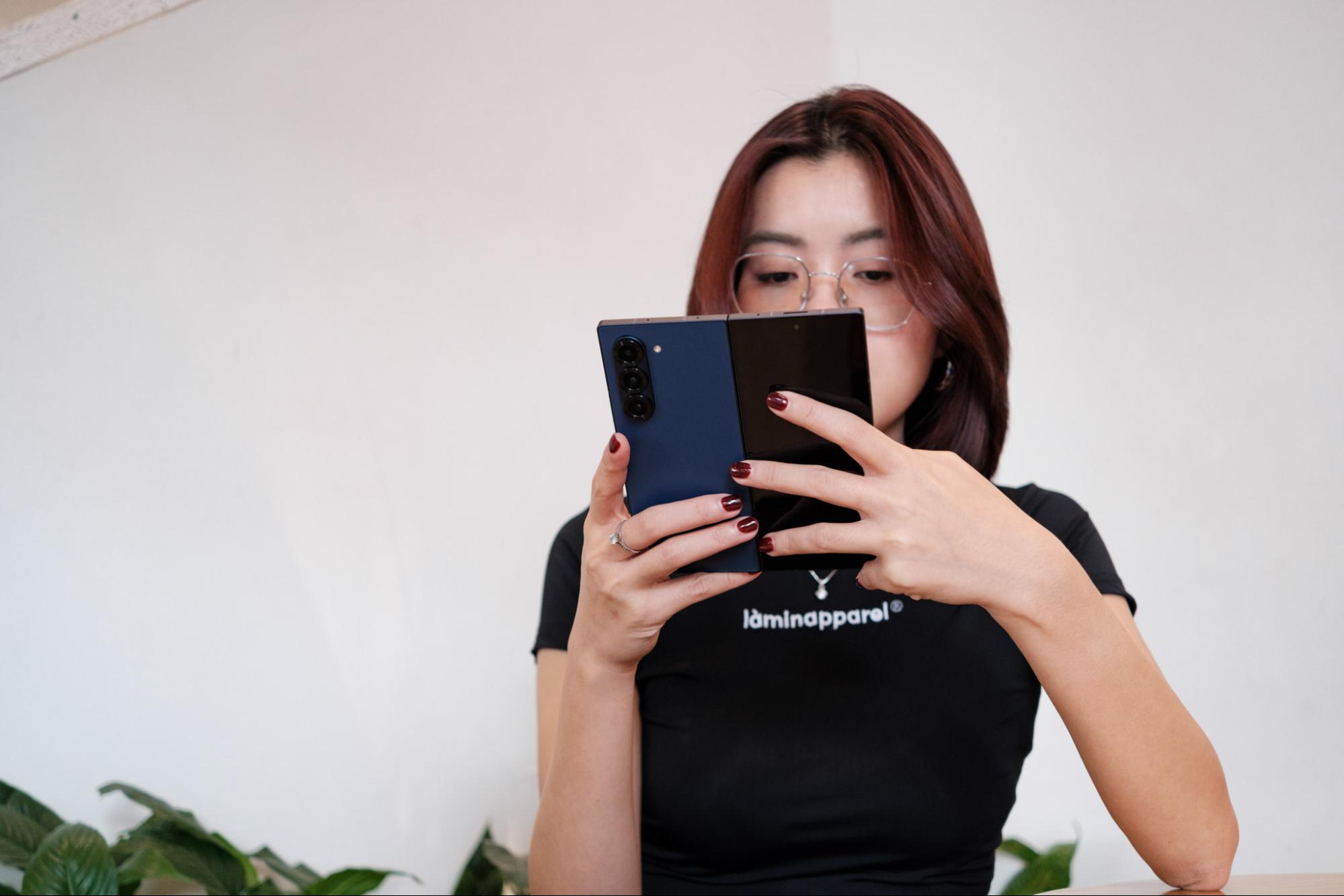 GenZ dùng trợ lý AI trên Galaxy Z Fold6