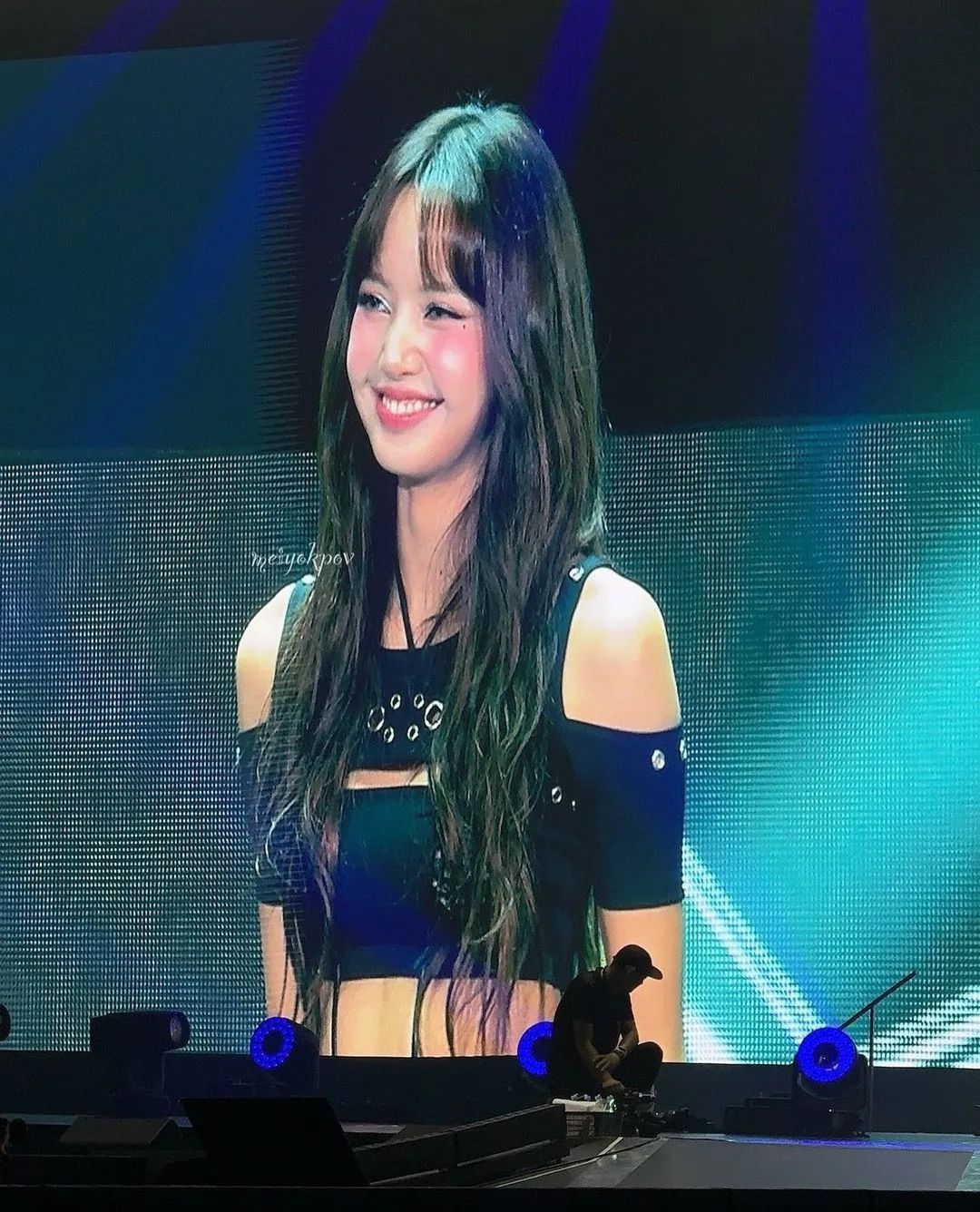 Kệ tin đồn bị "ghẻ lạnh", Lisa xuất hiện với giao diện cực "cháy" tại fan meeting- Ảnh 6.