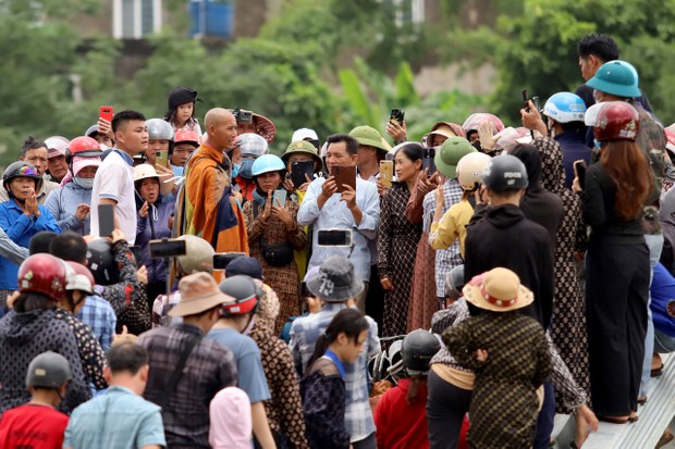 Nguồn cơn khiến ông Thích Minh Tuệ tạm ngưng việc đi khất thực