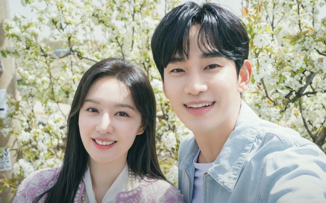 HOT: Kim Soo Hyun nói rõ việc phim giả tình thật với Kim Ji Won