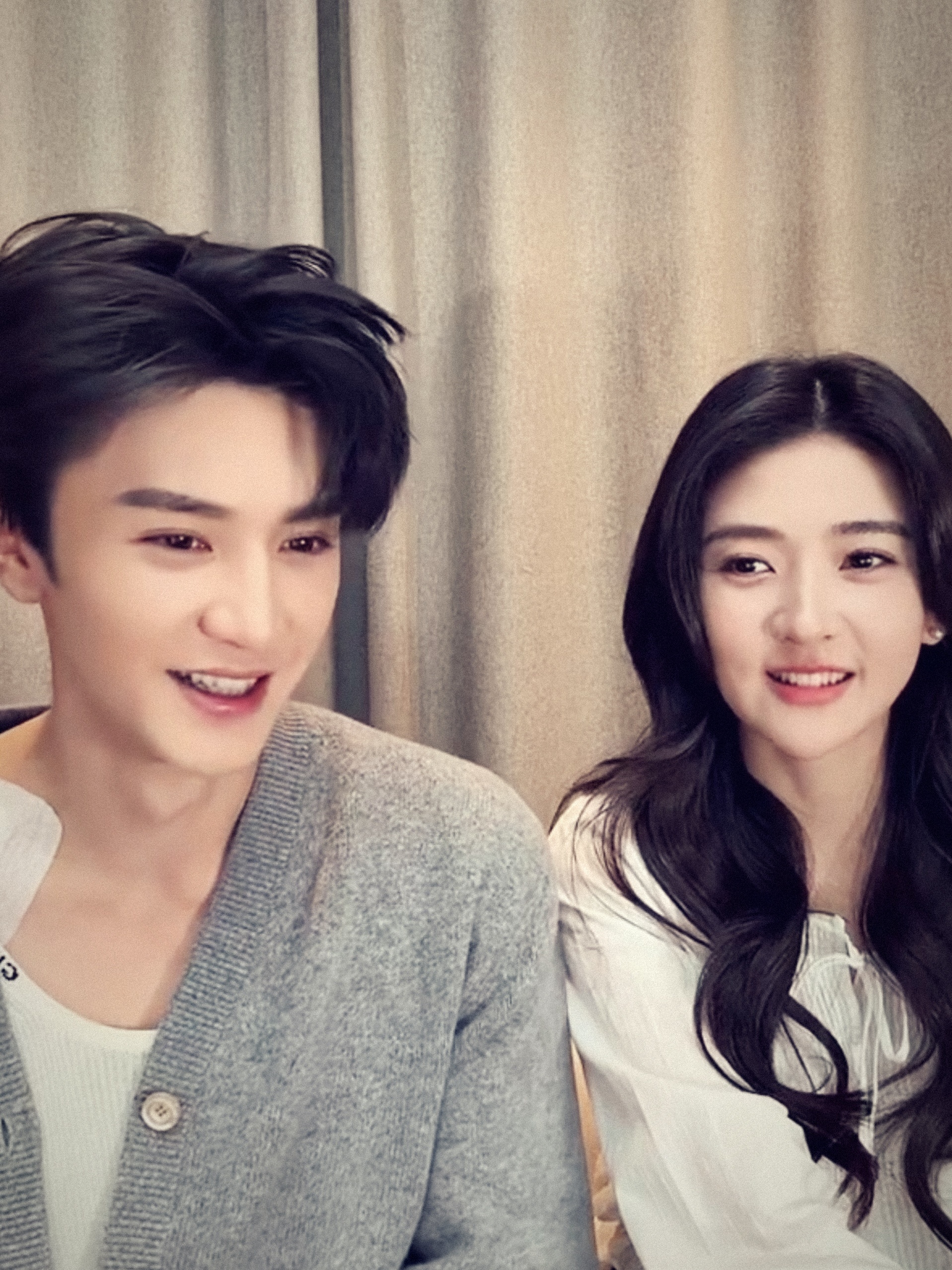 1 cặp đôi phim giả tình thật bí mật yêu nhau 5 năm: Nhà gái vừa đẹp vừa diễn đỉnh, nhà trai được o bế nhất showbiz