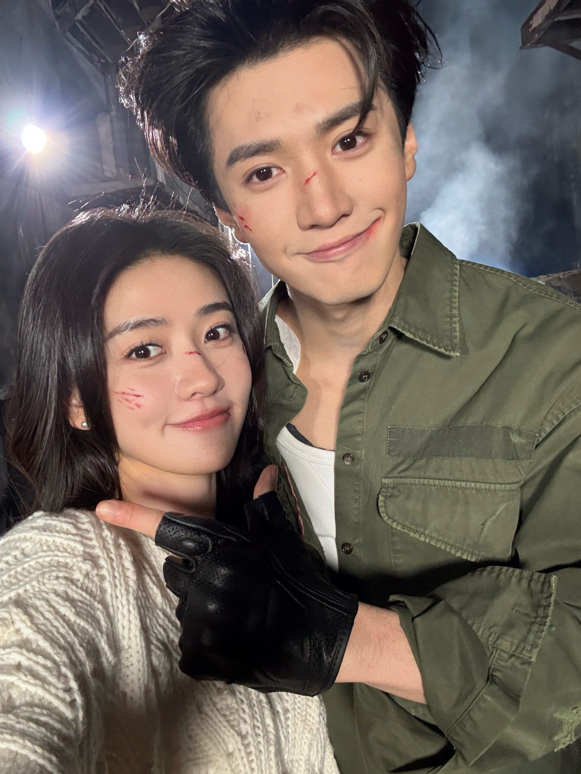 1 cặp đôi phim giả tình thật bí mật yêu nhau 5 năm: Nhà gái vừa đẹp vừa diễn đỉnh, nhà trai được o bế nhất showbiz