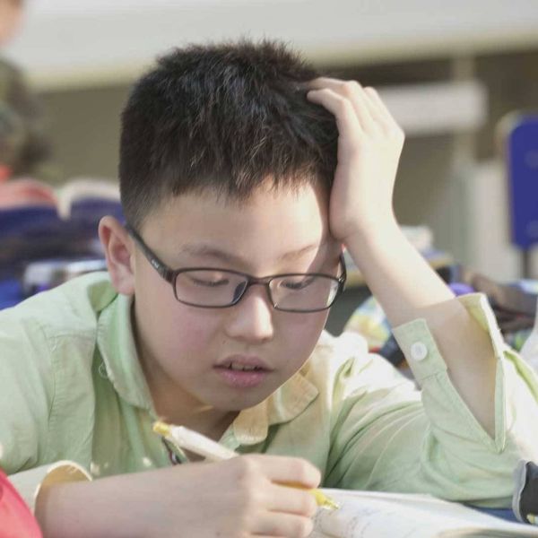 "Nơi nào chỉ vào mà không ra?" - Học sinh lớp 1 trả lời 2 chữ khiến netizen rùng mình, giáo viên thì lắc đầu: Cả đời chưa thấy trường hợp này!