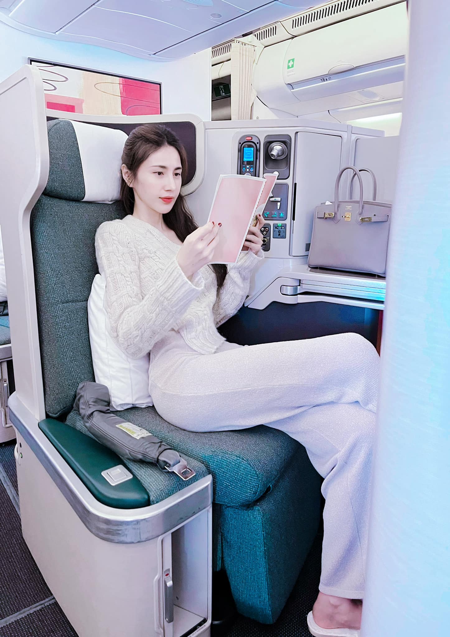 Tình thế hiện tại của vợ chồng Công Vinh - Thuỷ Tiên - Ảnh 8. Tình thế hiện tại của vợ chồng Công Vinh - Thuỷ Tiên - Ảnh 8.