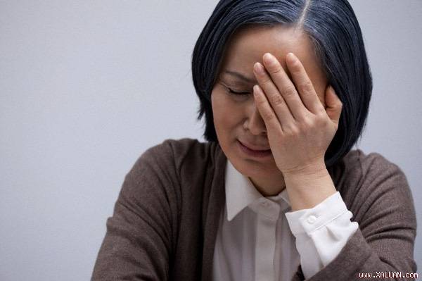 Chứng kiến con gái từ học sinh giỏi bỗng tụt hạng thảm hại, mẹ bất lực than trời: "Tôi thực sự không biết phải làm sao!” Chứng kiến con gái từ học sinh giỏi bỗng tụt hạng thảm hại, mẹ bất lực than trời: "Tôi thực sự không biết phải làm sao!”