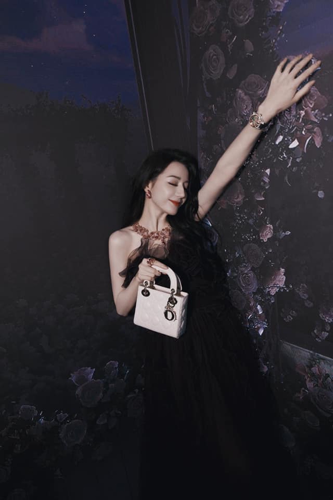 Công chúa Địch Lệ Nhiệt Ba giá đáo đêm tiệc Dior, 1 mỹ nhân cũng không hề kém cạnh- Ảnh 1. Công chúa Địch Lệ Nhiệt Ba giá đáo đêm tiệc Dior, 1 mỹ nhân cũng không hề kém cạnh- Ảnh 1.