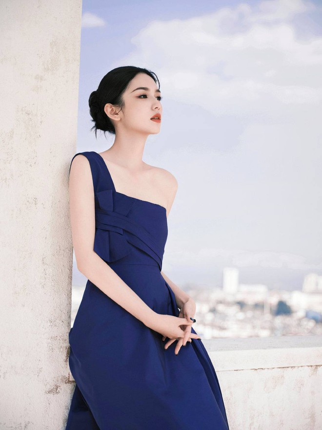 Công chúa Địch Lệ Nhiệt Ba giá đáo đêm tiệc Dior, 1 mỹ nhân cũng không hề kém cạnh- Ảnh 10. Công chúa Địch Lệ Nhiệt Ba giá đáo đêm tiệc Dior, 1 mỹ nhân cũng không hề kém cạnh- Ảnh 10.