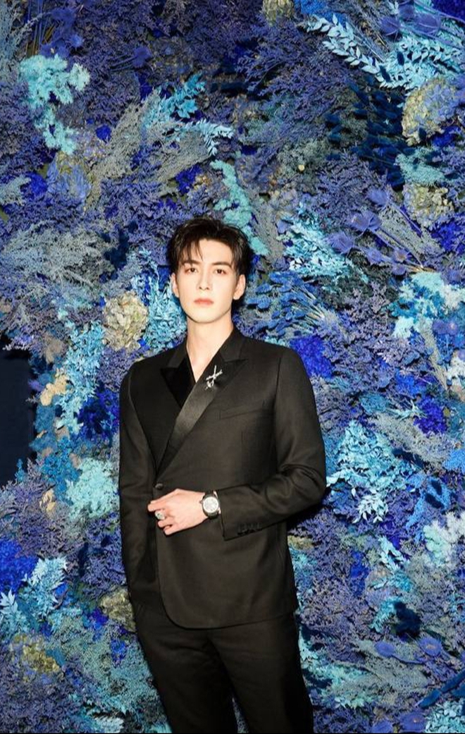 Công chúa Địch Lệ Nhiệt Ba giá đáo đêm tiệc Dior, 1 mỹ nhân cũng không hề kém cạnh- Ảnh 14. Công chúa Địch Lệ Nhiệt Ba giá đáo đêm tiệc Dior, 1 mỹ nhân cũng không hề kém cạnh- Ảnh 14.