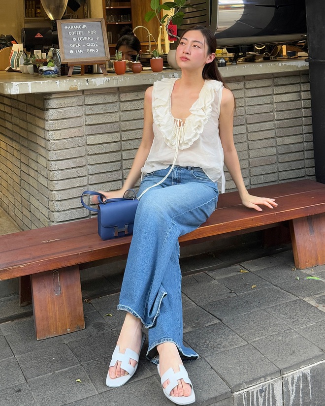 Đã tìm ra 3 mỹ nhân Việt mặc quần jeans đẹp nhất mùa xuân năm nay- Ảnh 2. Đã tìm ra 3 mỹ nhân Việt mặc quần jeans đẹp nhất mùa xuân năm nay- Ảnh 2.