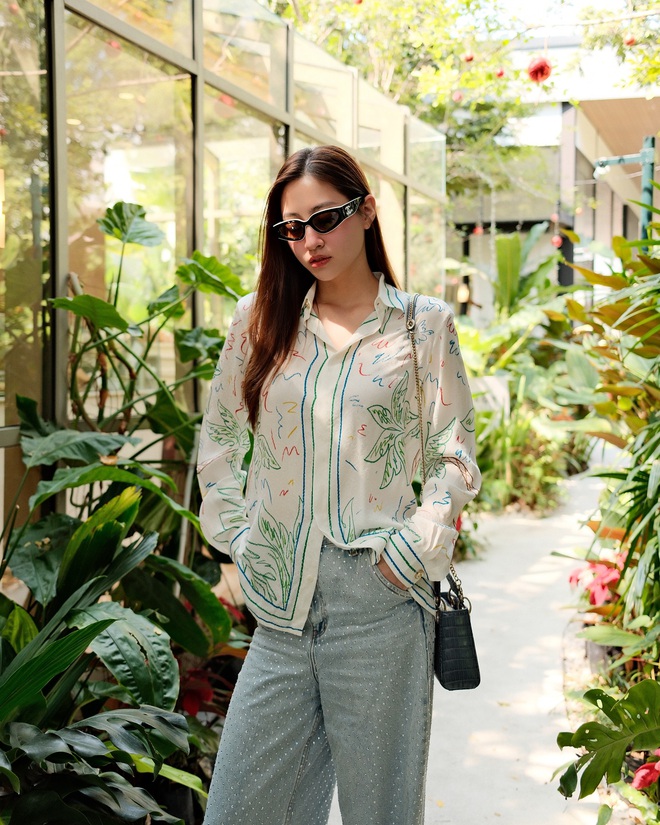 Đã tìm ra 3 mỹ nhân Việt mặc quần jeans đẹp nhất mùa xuân năm nay- Ảnh 3. Đã tìm ra 3 mỹ nhân Việt mặc quần jeans đẹp nhất mùa xuân năm nay- Ảnh 3.