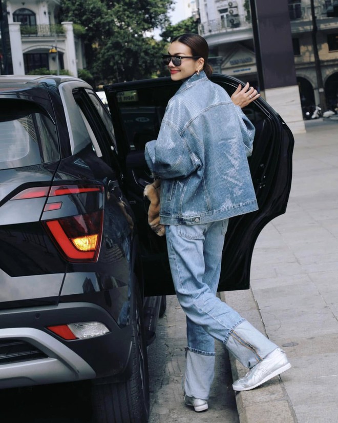 Đã tìm ra 3 mỹ nhân Việt mặc quần jeans đẹp nhất mùa xuân năm nay- Ảnh 6. Đã tìm ra 3 mỹ nhân Việt mặc quần jeans đẹp nhất mùa xuân năm nay- Ảnh 6.