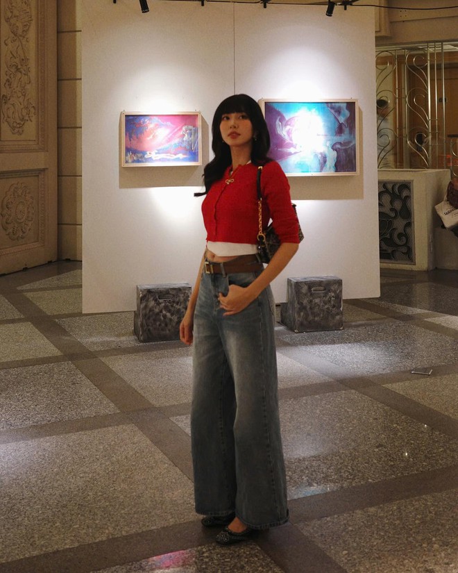 Đã tìm ra 3 mỹ nhân Việt mặc quần jeans đẹp nhất mùa xuân năm nay- Ảnh 10. Đã tìm ra 3 mỹ nhân Việt mặc quần jeans đẹp nhất mùa xuân năm nay- Ảnh 10.