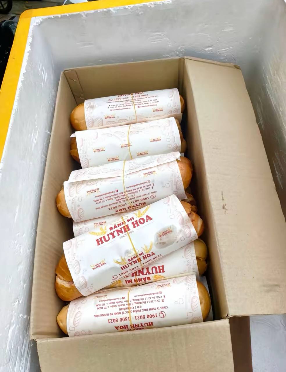 Đoạn video trét bánh mì như trét vữa xây nhà ở Sài Gòn khiến hơn 15 triệu người tranh luận không ngừng Đoạn video trét bánh mì như trét vữa xây nhà ở Sài Gòn khiến hơn 15 triệu người tranh luận không ngừng