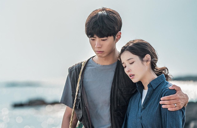 IU quá sáng suốt khi từ bỏ Kim Soo Hyun? - Ảnh 3. IU quá sáng suốt khi từ bỏ Kim Soo Hyun? - Ảnh 3.