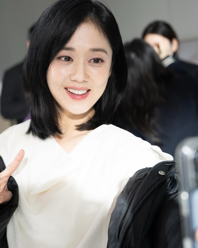 Không phải đồ xa xỉ, Jang Nara dùng lọ sữa rửa mặt và nước tẩy trang bình dân, ở đâu cũng bán- Ảnh 2. Không phải đồ xa xỉ, Jang Nara dùng lọ sữa rửa mặt và nước tẩy trang bình dân, ở đâu cũng bán- Ảnh 2.