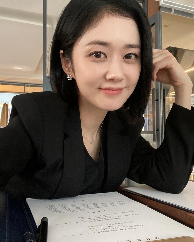 Không phải đồ xa xỉ, Jang Nara dùng lọ sữa rửa mặt và nước tẩy trang bình dân, ở đâu cũng bán- Ảnh 4. Không phải đồ xa xỉ, Jang Nara dùng lọ sữa rửa mặt và nước tẩy trang bình dân, ở đâu cũng bán- Ảnh 4.