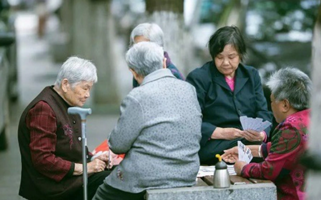 Một người đàn ông hỏi DeepSeek: Tôi phải làm gì khi về già mà không có lương hưu? Câu trả lời cho thấy trí tuệ nhân tạo thực sự thông minh hơn chúng ta tưởng!- Ảnh 2. Một người đàn ông hỏi DeepSeek: Tôi phải làm gì khi về già mà không có lương hưu? Câu trả lời cho thấy trí tuệ nhân tạo thực sự thông minh hơn chúng ta tưởng!- Ảnh 2.