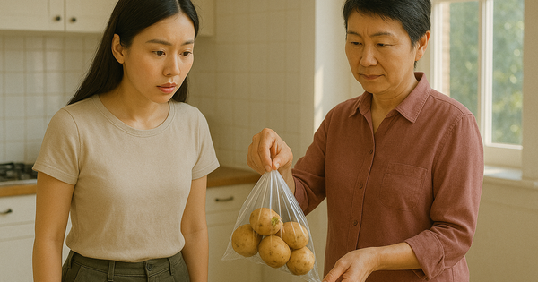 Nhìn thấy túi khoai tây con dâu mang về biếu, mẹ chồng vứt luôn vào thùng rác và dạy cho bài học "sáng mắt"