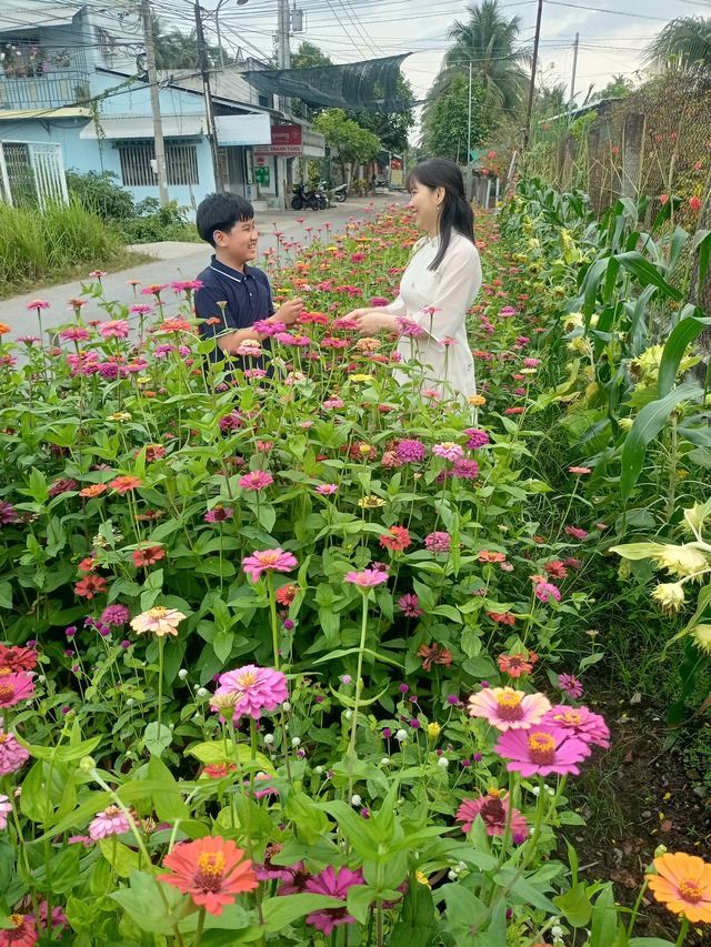 Bà mẹ ở Vĩnh Long tiết lộ chiêu "thao túng tâm lý" giúp con mê học: Con trai 10 tuổi đạt loạt thành tích đáng ngưỡng mộ- Ảnh 4. Bà mẹ ở Vĩnh Long tiết lộ chiêu "thao túng tâm lý" giúp con mê học: Con trai 10 tuổi đạt loạt thành tích đáng ngưỡng mộ- Ảnh 4.
