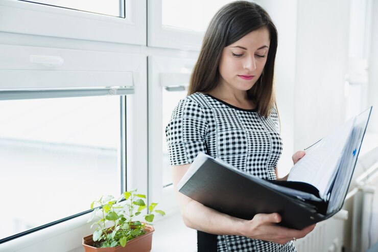 Giận bố chồng vì ép tôi ký giấy khước từ tài sản, đến khi dự phiên tòa ly hôn của chị dâu, tôi mới bàng hoàng, hối hận vô cùng- Ảnh 1. Giận bố chồng vì ép tôi ký giấy khước từ tài sản, đến khi dự phiên tòa ly hôn của chị dâu, tôi mới bàng hoàng, hối hận vô cùng- Ảnh 1.