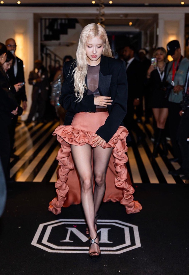 Jennie và Rosé thay đồ "xinh chiến", Lisa kín như bưng tới after party Met Gala- Ảnh 4. Jennie và Rosé thay đồ "xinh chiến", Lisa kín như bưng tới after party Met Gala- Ảnh 4.