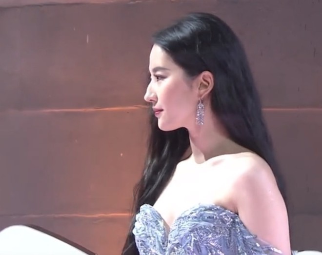 "Thần tiên tỷ tỷ" Lưu Diệc Phi hay bị soi đủ thứ, riêng có điểm này lại không chê vào đâu được- Ảnh 3. "Thần tiên tỷ tỷ" Lưu Diệc Phi hay bị soi đủ thứ, riêng có điểm này lại không chê vào đâu được- Ảnh 3.