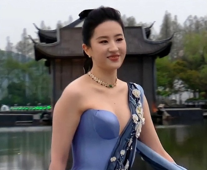 "Thần tiên tỷ tỷ" Lưu Diệc Phi hay bị soi đủ thứ, riêng có điểm này lại không chê vào đâu được- Ảnh 4. "Thần tiên tỷ tỷ" Lưu Diệc Phi hay bị soi đủ thứ, riêng có điểm này lại không chê vào đâu được- Ảnh 4.