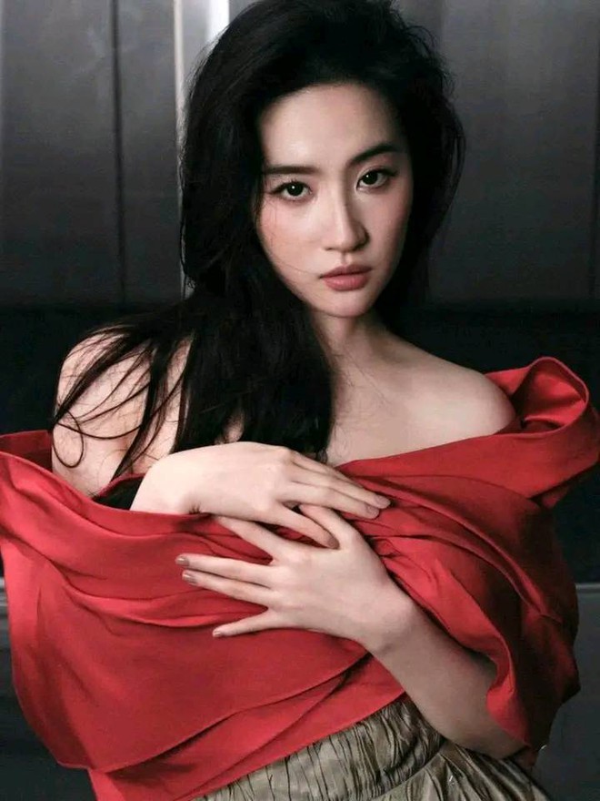 "Thần tiên tỷ tỷ" Lưu Diệc Phi hay bị soi đủ thứ, riêng có điểm này lại không chê vào đâu được- Ảnh 5. "Thần tiên tỷ tỷ" Lưu Diệc Phi hay bị soi đủ thứ, riêng có điểm này lại không chê vào đâu được- Ảnh 5.