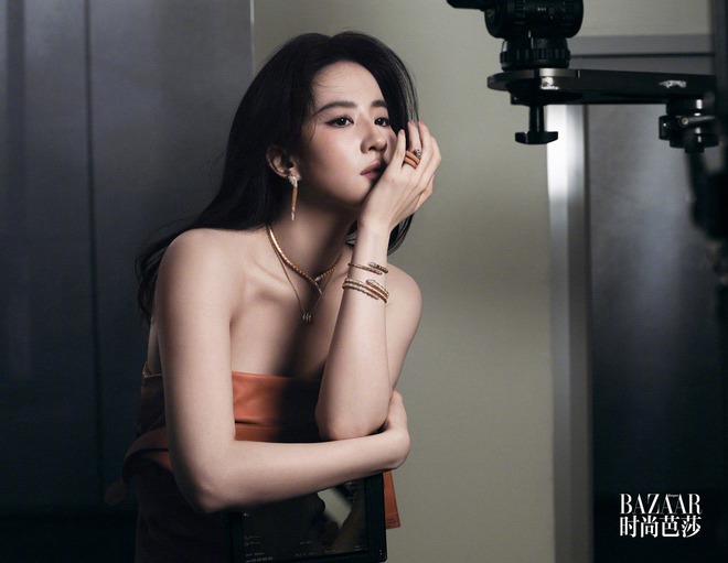 "Thần tiên tỷ tỷ" Lưu Diệc Phi hay bị soi đủ thứ, riêng có điểm này lại không chê vào đâu được- Ảnh 7. "Thần tiên tỷ tỷ" Lưu Diệc Phi hay bị soi đủ thứ, riêng có điểm này lại không chê vào đâu được- Ảnh 7.