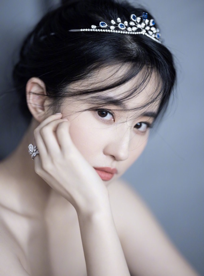 "Thần tiên tỷ tỷ" Lưu Diệc Phi hay bị soi đủ thứ, riêng có điểm này lại không chê vào đâu được- Ảnh 9. "Thần tiên tỷ tỷ" Lưu Diệc Phi hay bị soi đủ thứ, riêng có điểm này lại không chê vào đâu được- Ảnh 9.