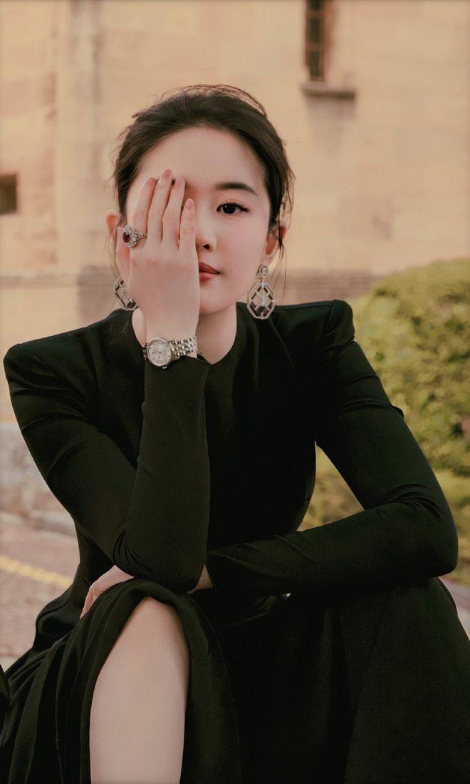 "Thần tiên tỷ tỷ" Lưu Diệc Phi hay bị soi đủ thứ, riêng có điểm này lại không chê vào đâu được- Ảnh 10. "Thần tiên tỷ tỷ" Lưu Diệc Phi hay bị soi đủ thứ, riêng có điểm này lại không chê vào đâu được- Ảnh 10.