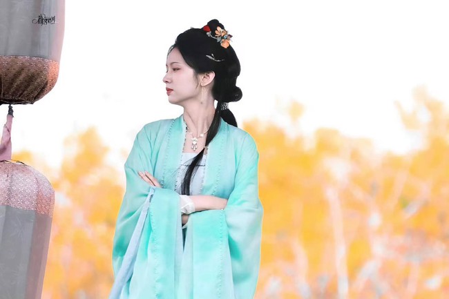 "Tứ tiểu thư" đẹp nhất Trung Quốc hiện tại: Mỹ nhân cổ trang đẹp phong thần, nhan sắc lẫn phối đồ đều mướt mắt - Ảnh 2. "Tứ tiểu thư" đẹp nhất Trung Quốc hiện tại: Mỹ nhân cổ trang đẹp phong thần, nhan sắc lẫn phối đồ đều mướt mắt - Ảnh 2.